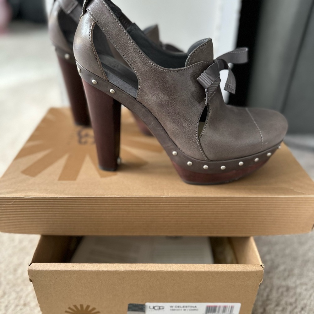 UGG Taupe Leather Rivets Platform Mary Jane Studded Heels with Bow Sz 8.5